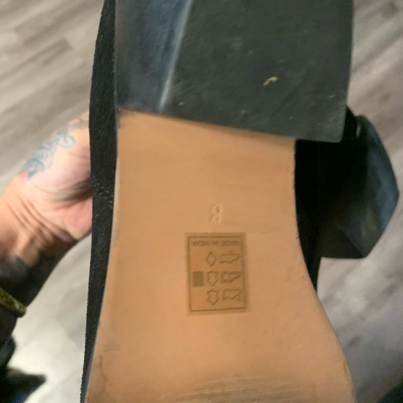 Worn once urban outfitters black suede western Chelsea boot metal tip - Picture 5 of 5